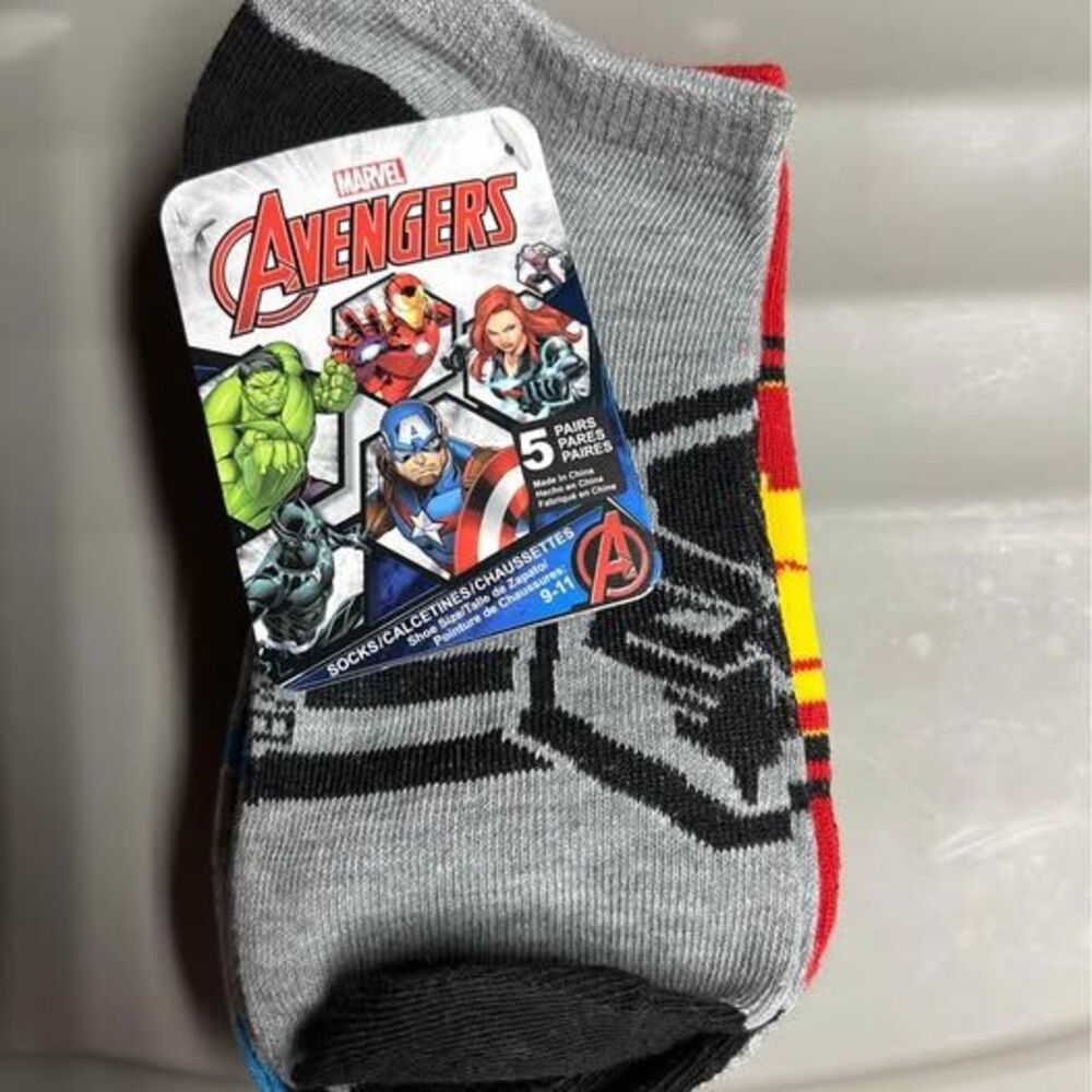 NEW Kids Marvel Avengers Socks shoe size 9-11